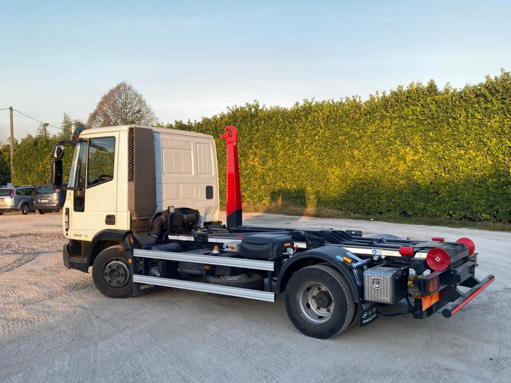 IVECO EUROCARGO 80 E18 CON IMPIANTO SCARRABILE NUO - Haakarmsysteem vrachtwagen: afbeelding 5 IVECO EUROCARGO 80 E18 CON IMPIANTO SCARRABILE NUO - Haakarmsysteem vrachtwagen: afbeelding 5