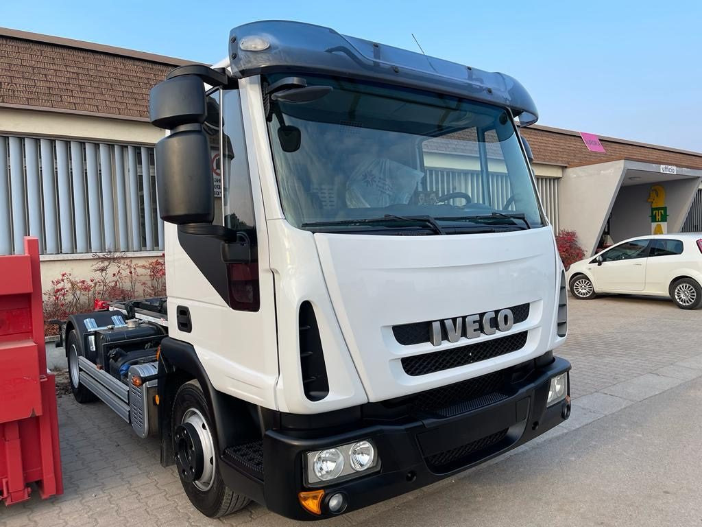 IVECO EUROCARGO 80 E18 CON IMPIANTO SCARRABILE NUO - Haakarmsysteem vrachtwagen: afbeelding 2 IVECO EUROCARGO 80 E18 CON IMPIANTO SCARRABILE NUO - Haakarmsysteem vrachtwagen: afbeelding 2