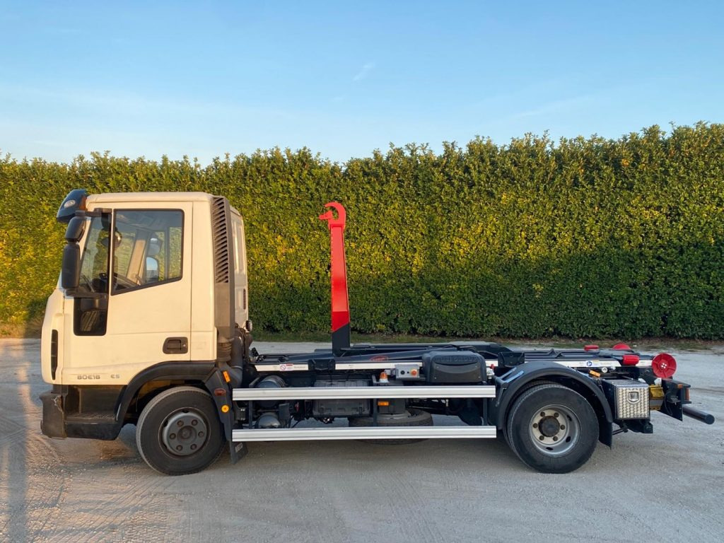 Haakarmsysteem vrachtwagen IVECO EUROCARGO 80 E18 CON IMPIANTO SCARRABILE NUO: afbeelding 6
