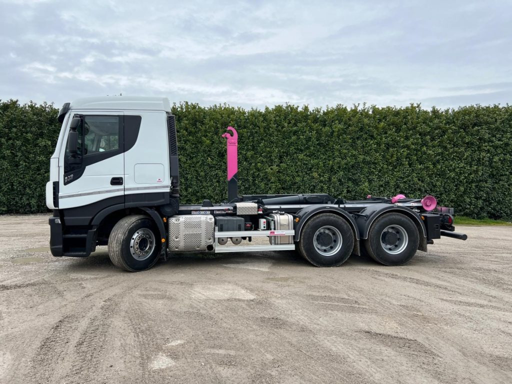 IVECO STRALIS X-WAY 510 TRAKKER SCARRABILE - Haakarmsysteem vrachtwagen: afbeelding 2 IVECO STRALIS X-WAY 510 TRAKKER SCARRABILE - Haakarmsysteem vrachtwagen: afbeelding 2