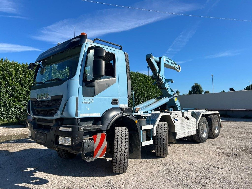IVECO TRAKKER 450 SCARRABILE - Haakarmsysteem vrachtwagen: afbeelding 1 IVECO TRAKKER 450 SCARRABILE - Haakarmsysteem vrachtwagen: afbeelding 1