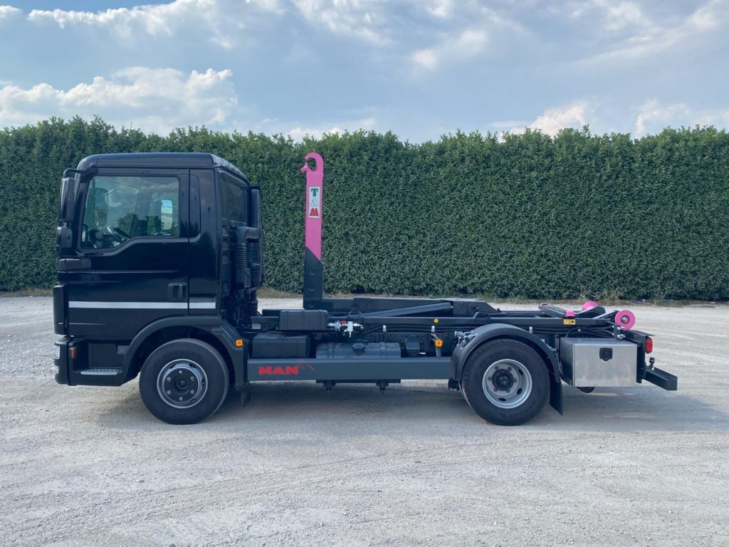 MAN TGL 12.220 CON SCARRABILE NUOVO - Haakarmsysteem vrachtwagen: afbeelding 4 MAN TGL 12.220 CON SCARRABILE NUOVO - Haakarmsysteem vrachtwagen: afbeelding 4