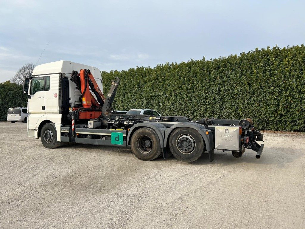 MAN TGX 26.480 SCARRABILE CON GRU DIETRO CABINA - Haakarmsysteem vrachtwagen: afbeelding 4 MAN TGX 26.480 SCARRABILE CON GRU DIETRO CABINA - Haakarmsysteem vrachtwagen: afbeelding 4