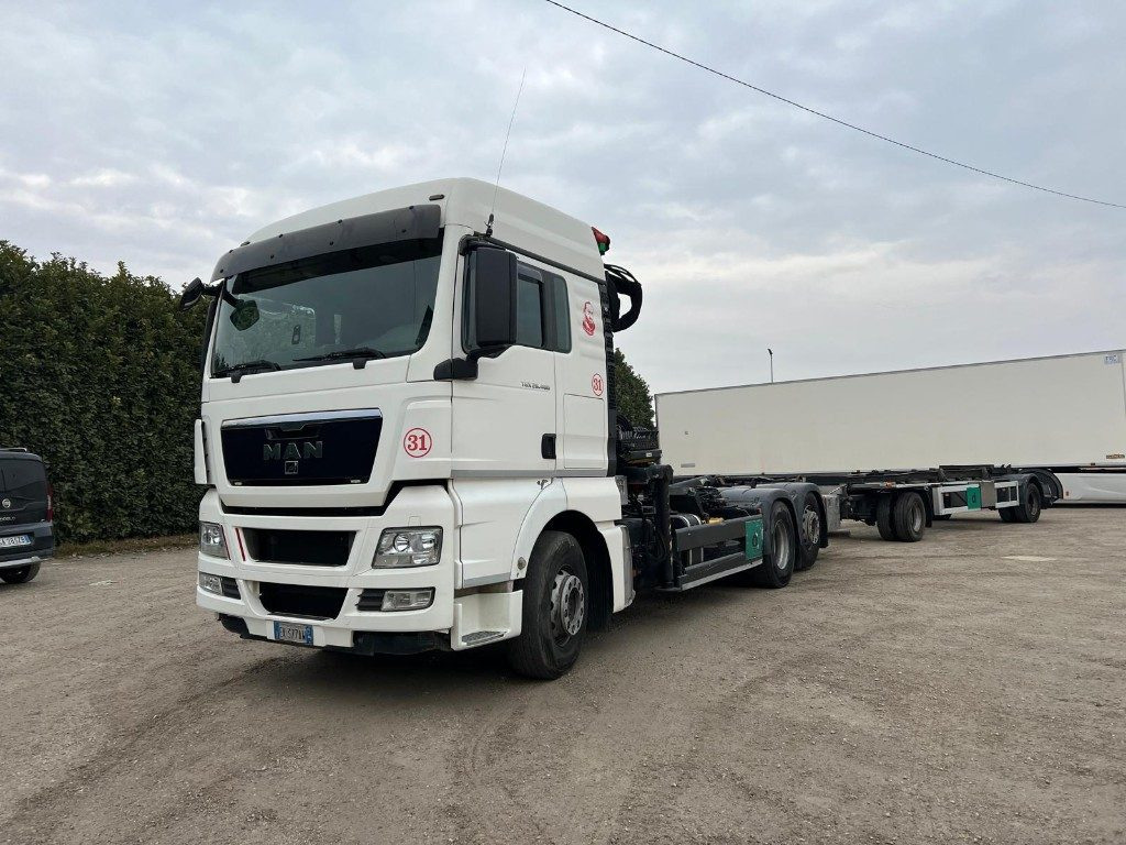 MAN TGX 26.480 SCARRABILE CON GRU - Haakarmsysteem vrachtwagen: afbeelding 1 MAN TGX 26.480 SCARRABILE CON GRU - Haakarmsysteem vrachtwagen: afbeelding 1