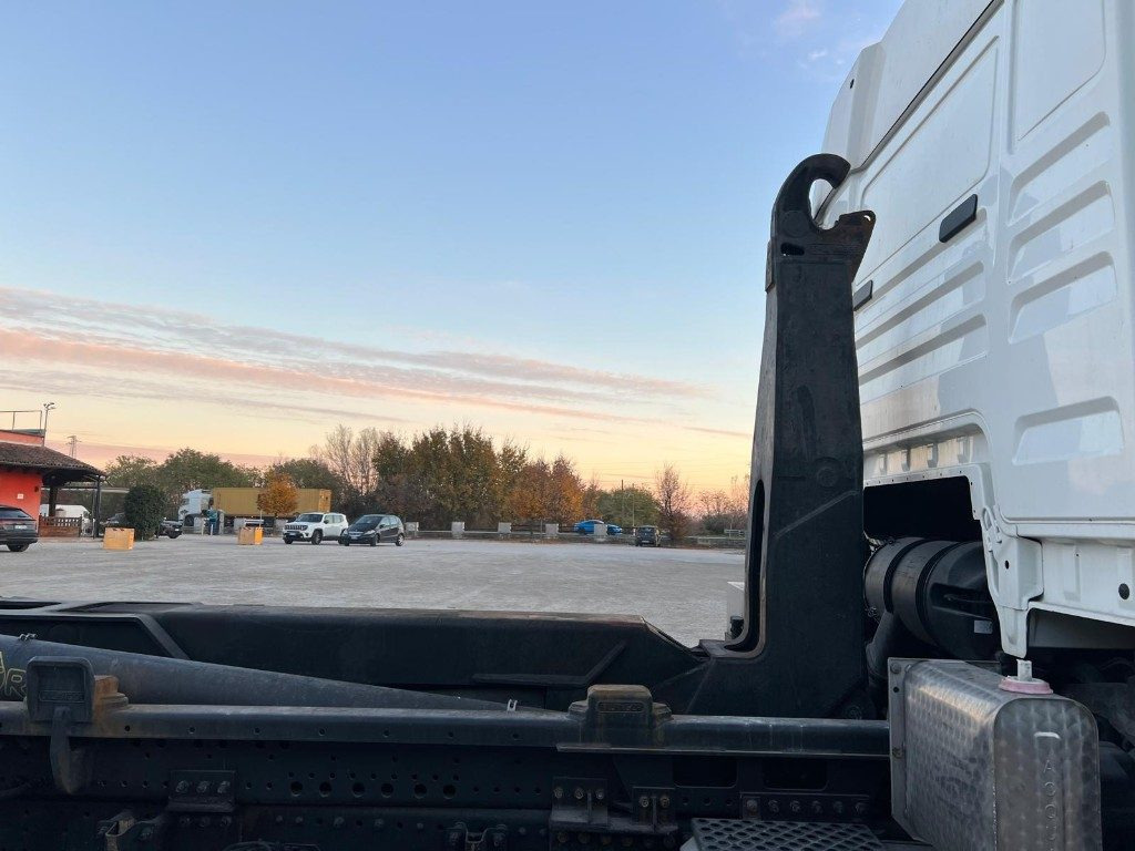 Haakarmsysteem vrachtwagen MAN TGX 26.480 USATO SCARRABILE: afbeelding 8 Haakarmsysteem vrachtwagen MAN TGX 26.480 USATO SCARRABILE: afbeelding 8