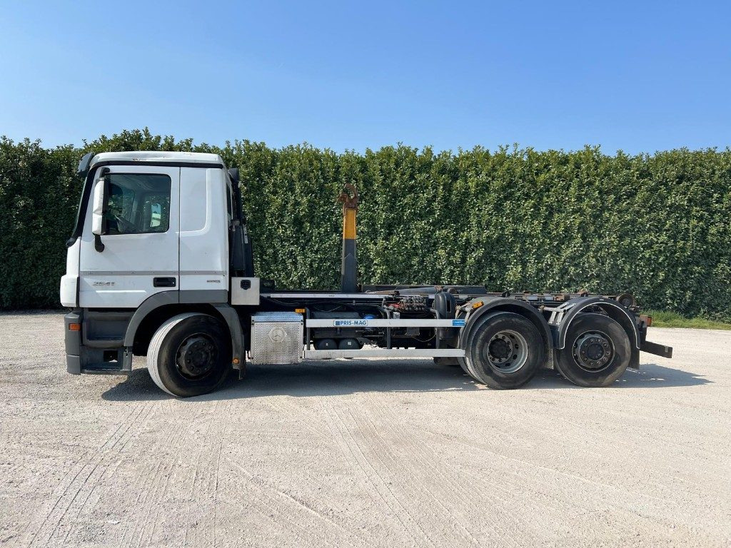 MERCEDES-BENZ MERCEDES ACTROS 25.41 SCARRABILE - Haakarmsysteem vrachtwagen: afbeelding 3 MERCEDES-BENZ MERCEDES ACTROS 25.41 SCARRABILE - Haakarmsysteem vrachtwagen: afbeelding 3