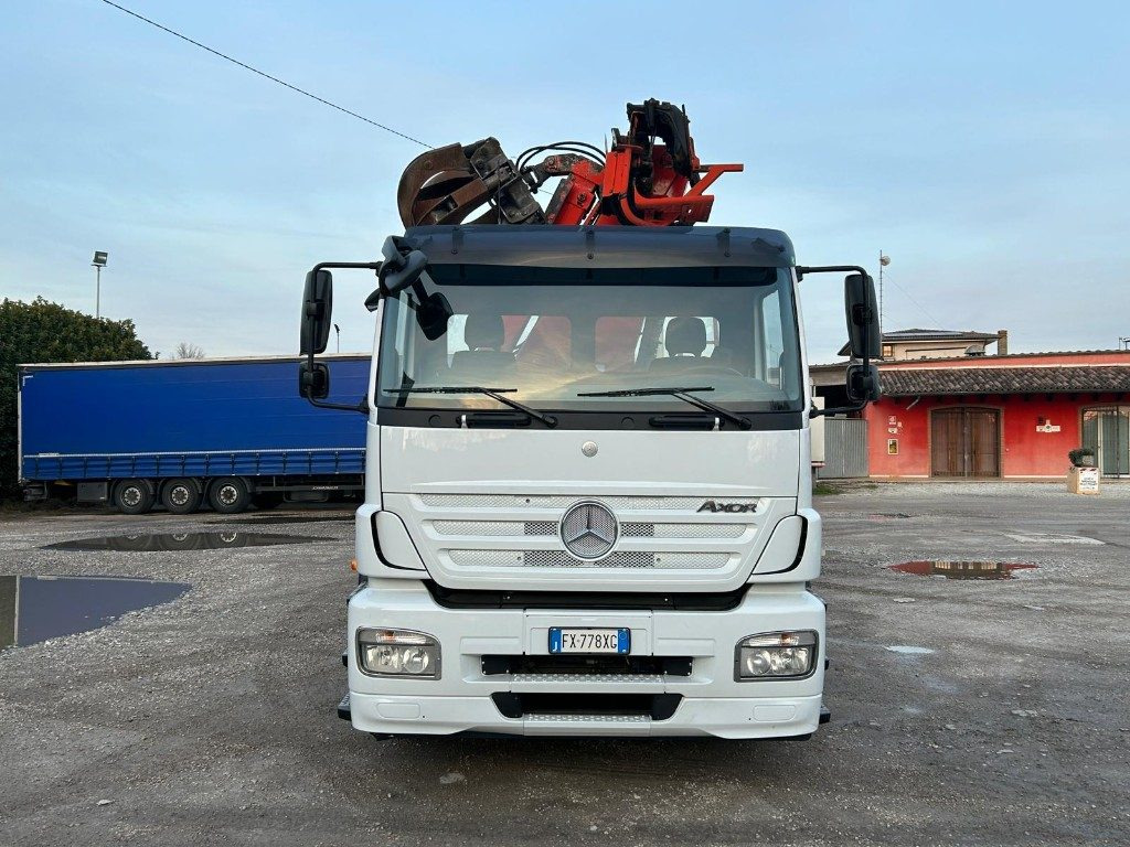 MERCEDES-BENZ MERCEDES AXOR 2533 SCARRABILE CON GRU E POLIPO - Haakarmsysteem vrachtwagen: afbeelding 1 MERCEDES-BENZ MERCEDES AXOR 2533 SCARRABILE CON GRU E POLIPO - Haakarmsysteem vrachtwagen: afbeelding 1