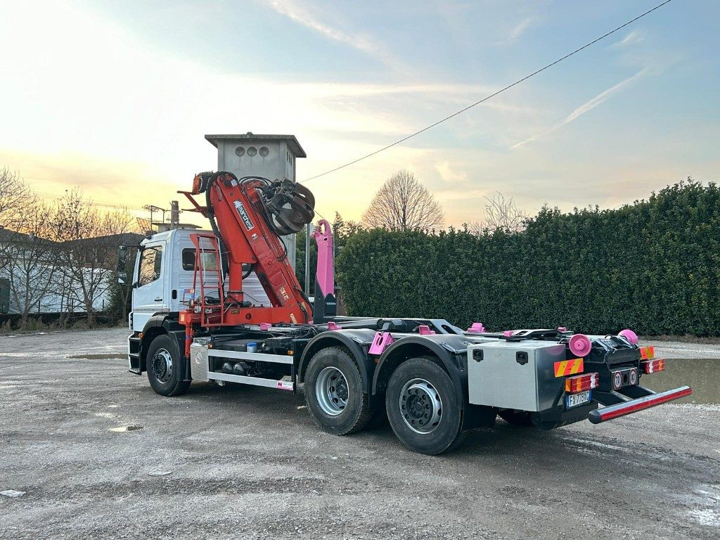 MERCEDES-BENZ MERCEDES AXOR 2533 SCARRABILE CON GRU E POLIPO - Haakarmsysteem vrachtwagen: afbeelding 3 MERCEDES-BENZ MERCEDES AXOR 2533 SCARRABILE CON GRU E POLIPO - Haakarmsysteem vrachtwagen: afbeelding 3