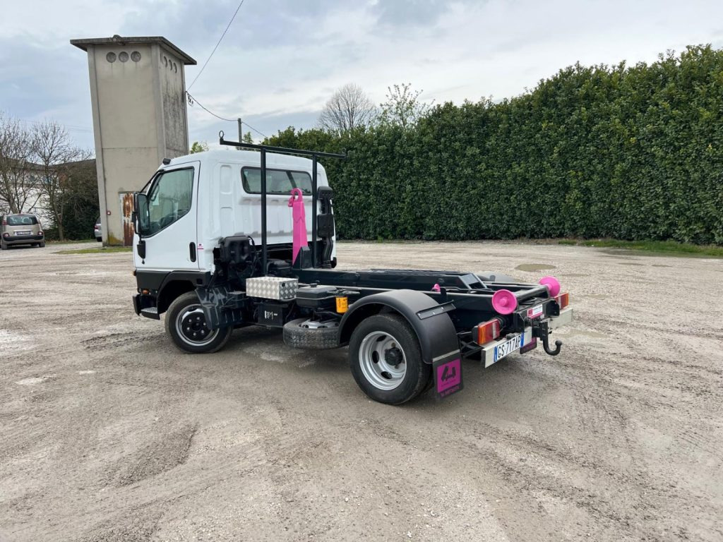 MITSUBISHI CANTER 3.0 SCARRABILE - Haakarmsysteem vrachtwagen: afbeelding 4 MITSUBISHI CANTER 3.0 SCARRABILE - Haakarmsysteem vrachtwagen: afbeelding 4