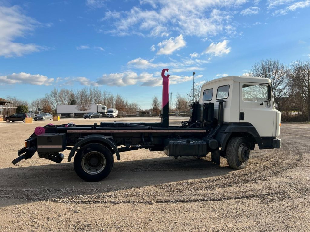 NISSAN 130/115 SCARRABILE - Haakarmsysteem vrachtwagen: afbeelding 5 NISSAN 130/115 SCARRABILE - Haakarmsysteem vrachtwagen: afbeelding 5