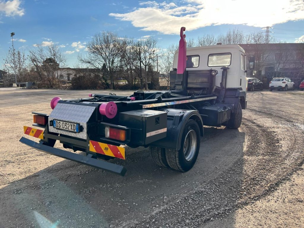 NISSAN 130/115 SCARRABILE - Haakarmsysteem vrachtwagen: afbeelding 4 NISSAN 130/115 SCARRABILE - Haakarmsysteem vrachtwagen: afbeelding 4