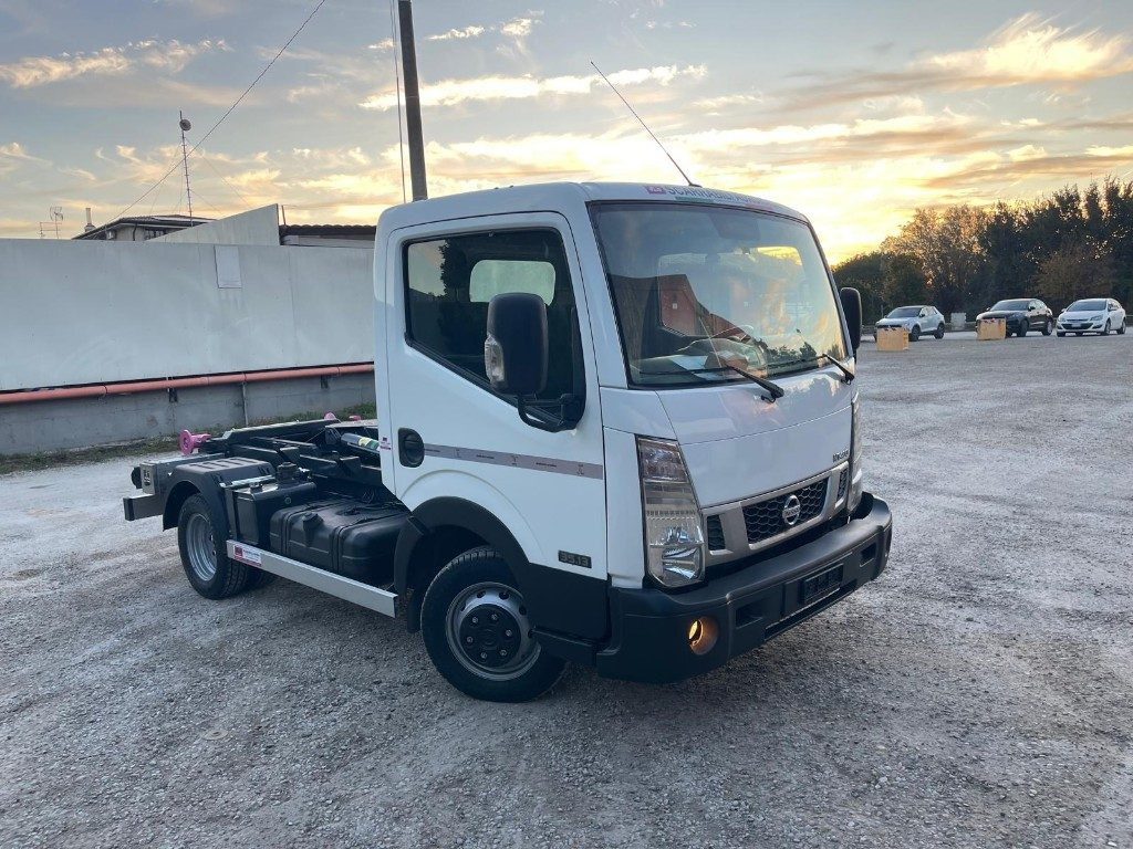 NISSAN NT400 SCARRABILE PATENTE B - Haakarmsysteem vrachtwagen: afbeelding 3 NISSAN NT400 SCARRABILE PATENTE B - Haakarmsysteem vrachtwagen: afbeelding 3