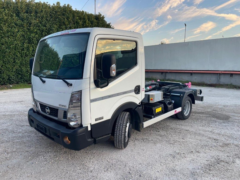 NISSAN NT400 SCARRABILE PATENTE B - Haakarmsysteem vrachtwagen: afbeelding 1 NISSAN NT400 SCARRABILE PATENTE B - Haakarmsysteem vrachtwagen: afbeelding 1