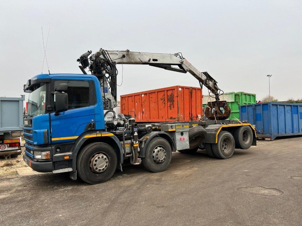 SCANIA 124GB 420 SCARRABILE CON GRU - Haakarmsysteem vrachtwagen: afbeelding 2 SCANIA 124GB 420 SCARRABILE CON GRU - Haakarmsysteem vrachtwagen: afbeelding 2