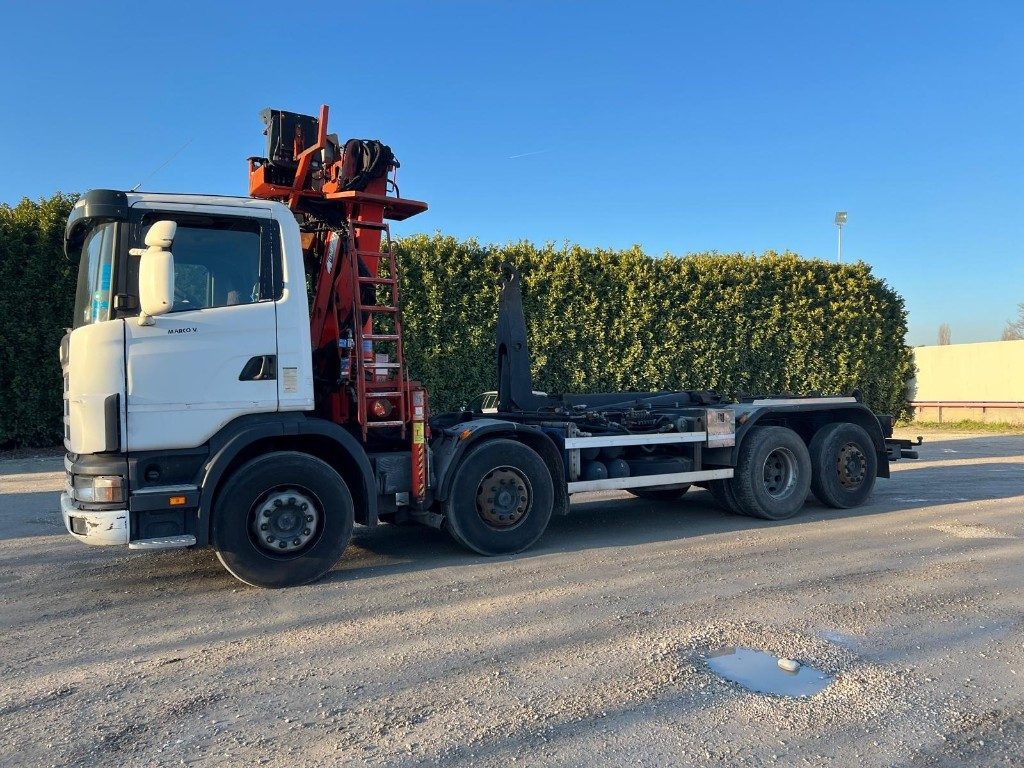 SCANIA CV R124 SCARRABILE CON GRU E POLIPO - Haakarmsysteem vrachtwagen: afbeelding 2 SCANIA CV R124 SCARRABILE CON GRU E POLIPO - Haakarmsysteem vrachtwagen: afbeelding 2