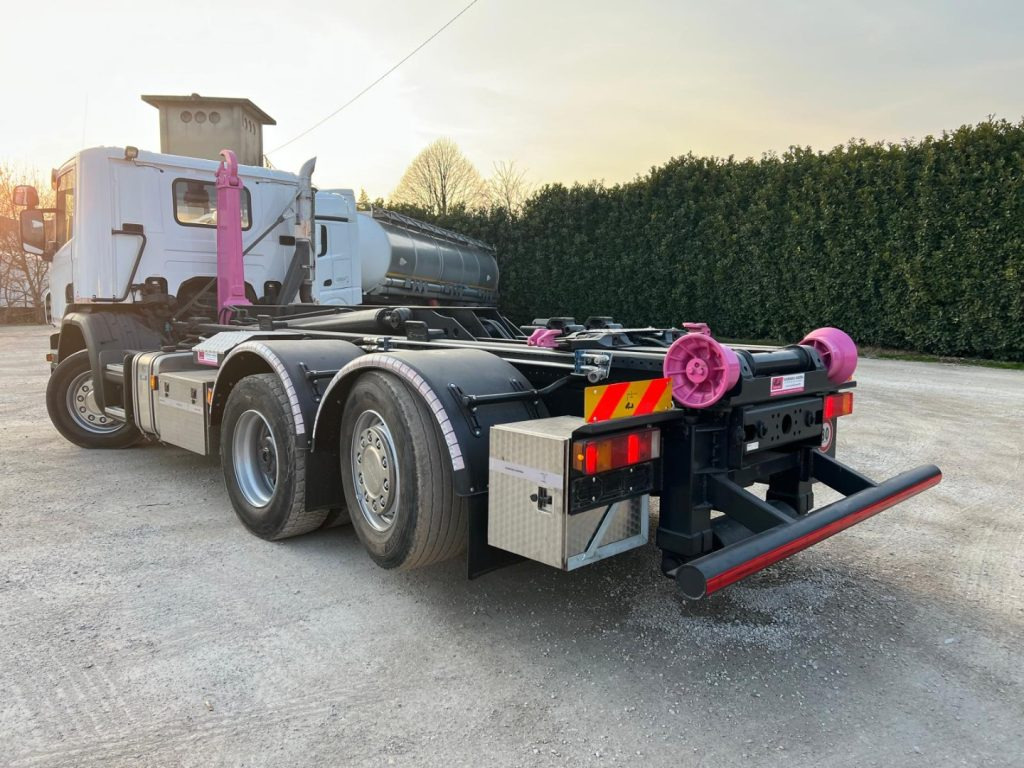 SCANIA P410 SCARRABILE CON RIDUTTORE AI MOZZI - Haakarmsysteem vrachtwagen: afbeelding 4 SCANIA P410 SCARRABILE CON RIDUTTORE AI MOZZI - Haakarmsysteem vrachtwagen: afbeelding 4