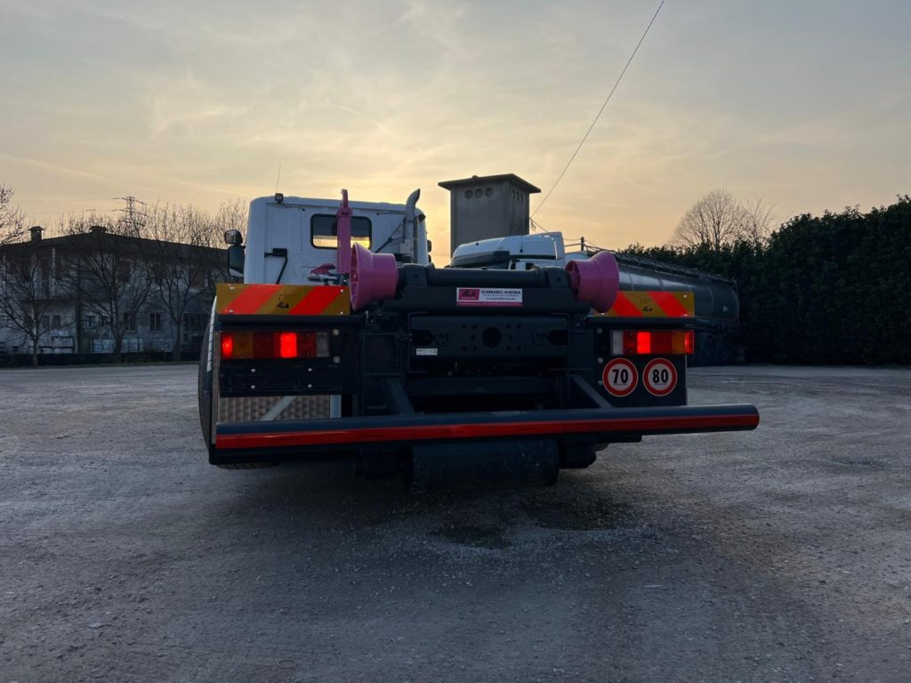 SCANIA P410 SCARRABILE CON RIDUTTORE AI MOZZI - Haakarmsysteem vrachtwagen: afbeelding 5 SCANIA P410 SCARRABILE CON RIDUTTORE AI MOZZI - Haakarmsysteem vrachtwagen: afbeelding 5