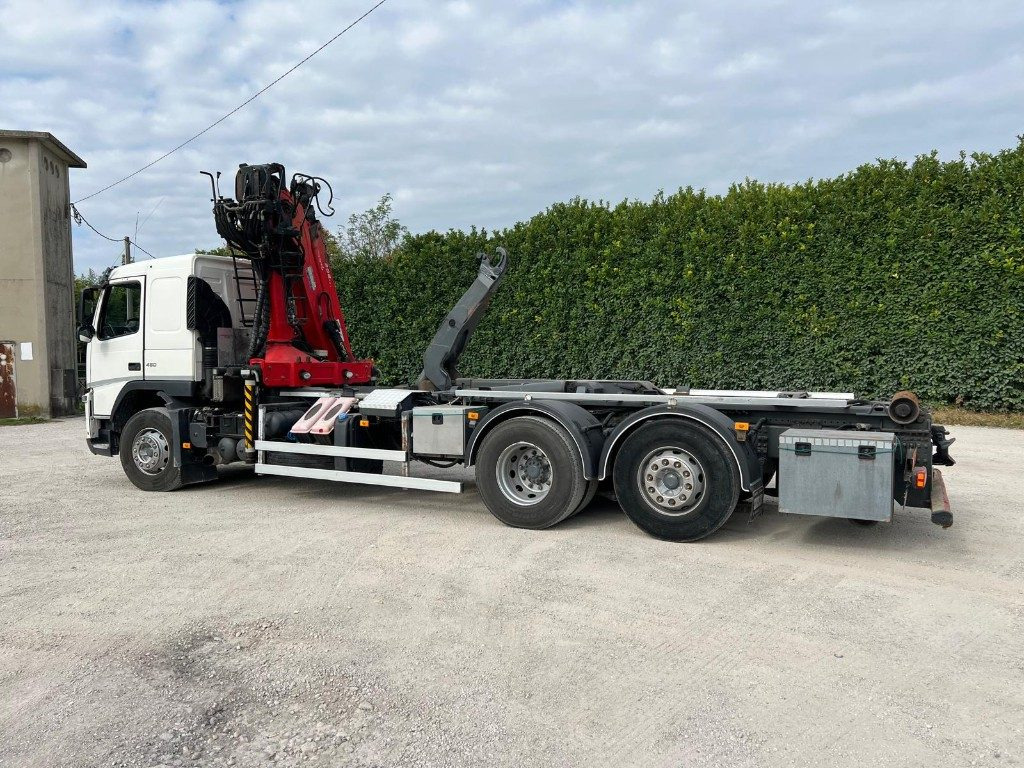 VOLVO FM11.450 SCARRABILE CON GRU - Haakarmsysteem vrachtwagen: afbeelding 2 VOLVO FM11.450 SCARRABILE CON GRU - Haakarmsysteem vrachtwagen: afbeelding 2