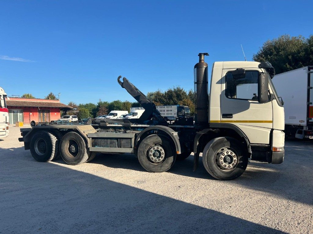 VOLVO FM12 SCARRABILE - Haakarmsysteem vrachtwagen: afbeelding 4 VOLVO FM12 SCARRABILE - Haakarmsysteem vrachtwagen: afbeelding 4
