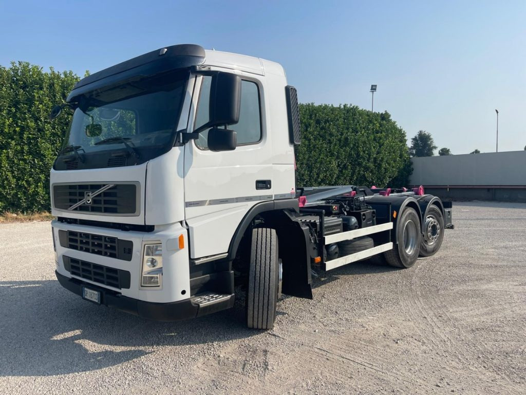 VOLVO FM9 SCARRABILE - Haakarmsysteem vrachtwagen: afbeelding 1 VOLVO FM9 SCARRABILE - Haakarmsysteem vrachtwagen: afbeelding 1