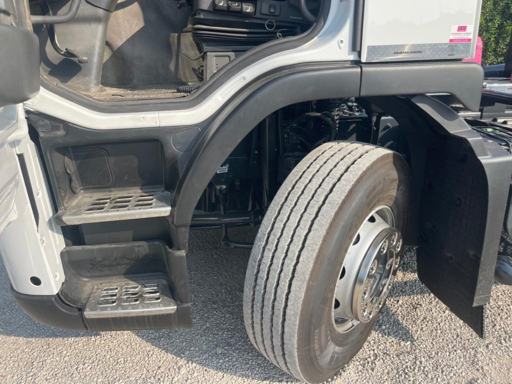 VOLVO FM9 SCARRABILE - Haakarmsysteem vrachtwagen: afbeelding 3 VOLVO FM9 SCARRABILE - Haakarmsysteem vrachtwagen: afbeelding 3