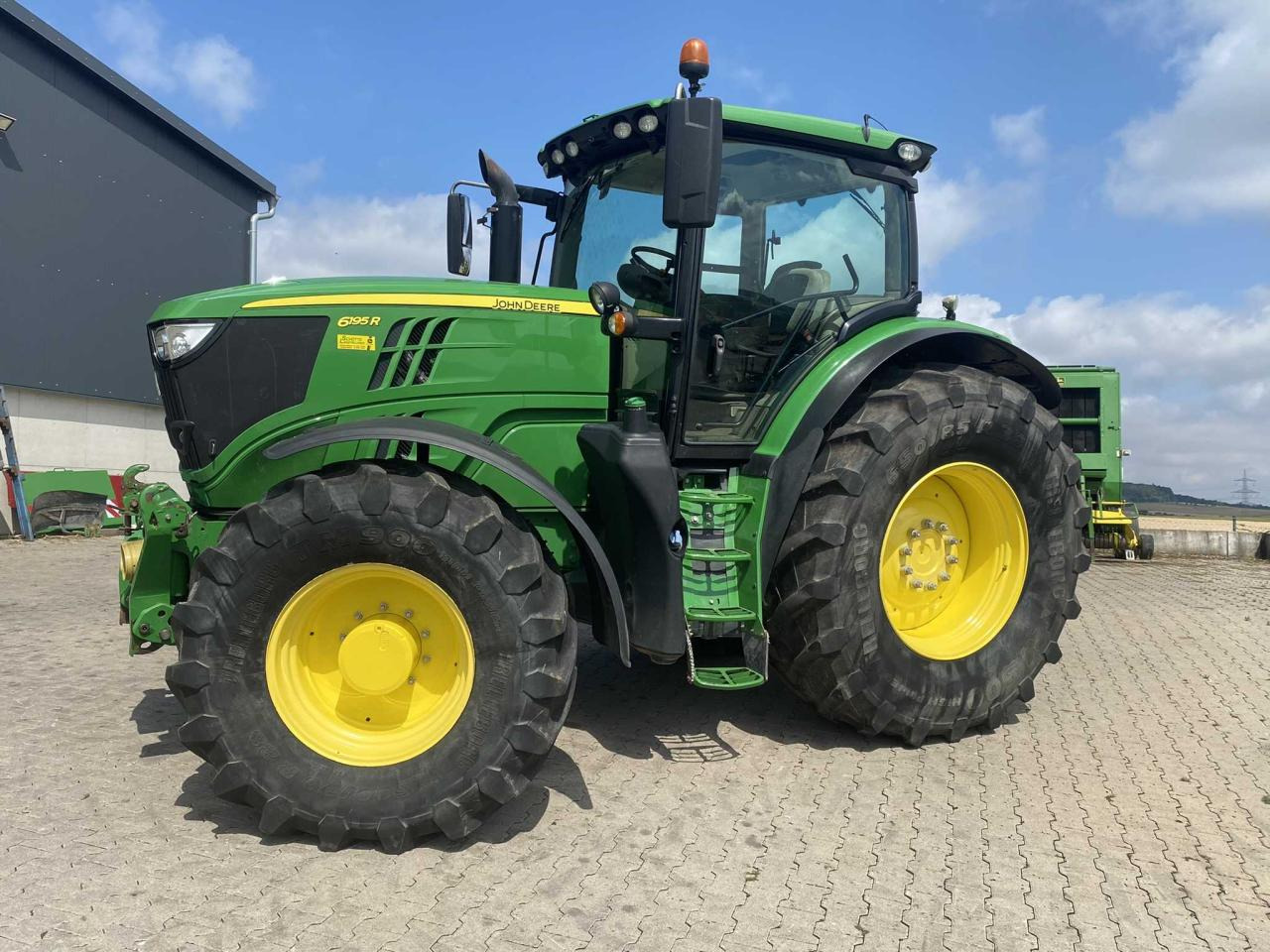 John Deere 6195R - Tractor: afbeelding 1 John Deere 6195R - Tractor: afbeelding 1