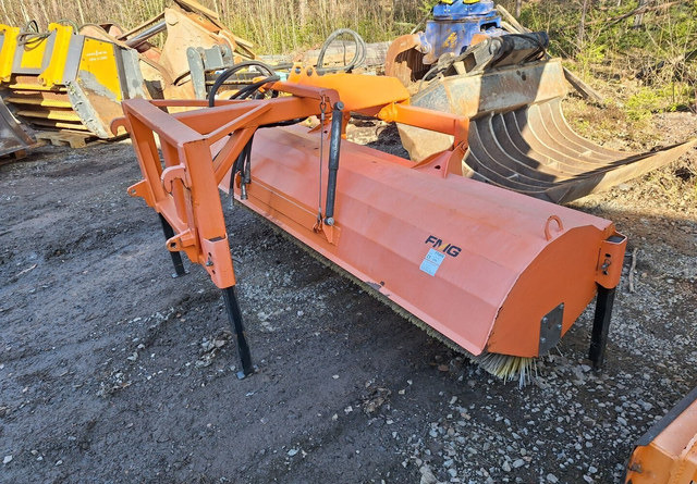 FMGAH 240 - Veeg voor Bouwmachine: afbeelding 1 FMGAH 240 - Veeg voor Bouwmachine: afbeelding 1