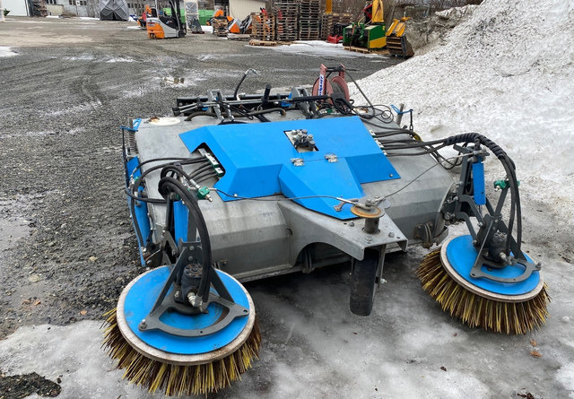 SnowekK180 - Veeg voor Gemeentelijke machine/ Speciaal: afbeelding 1 SnowekK180 - Veeg voor Gemeentelijke machine/ Speciaal: afbeelding 1