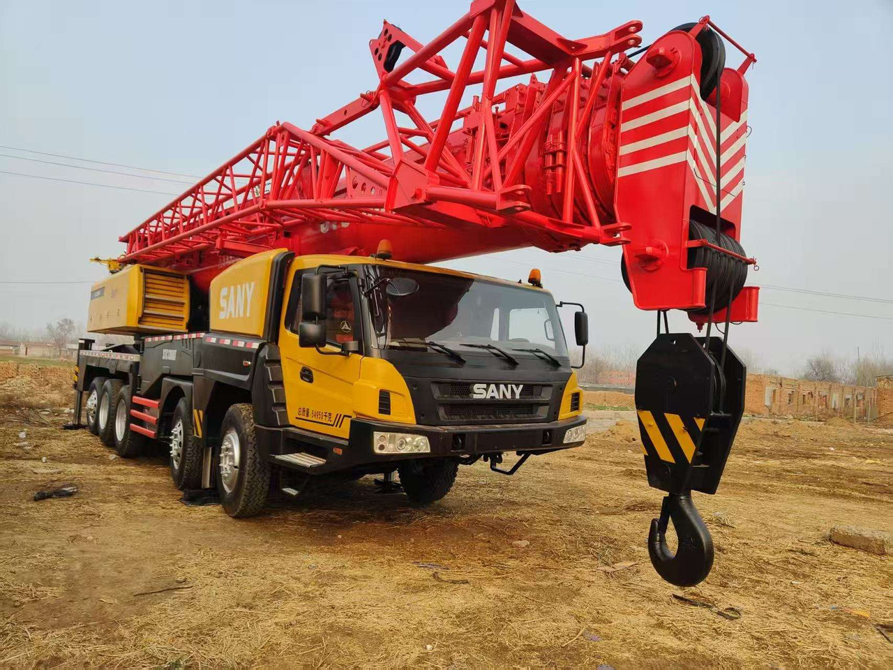 SANY STC1000 100Ton truck crane - Mobiele kraan: afbeelding 2 SANY STC1000 100Ton truck crane - Mobiele kraan: afbeelding 2