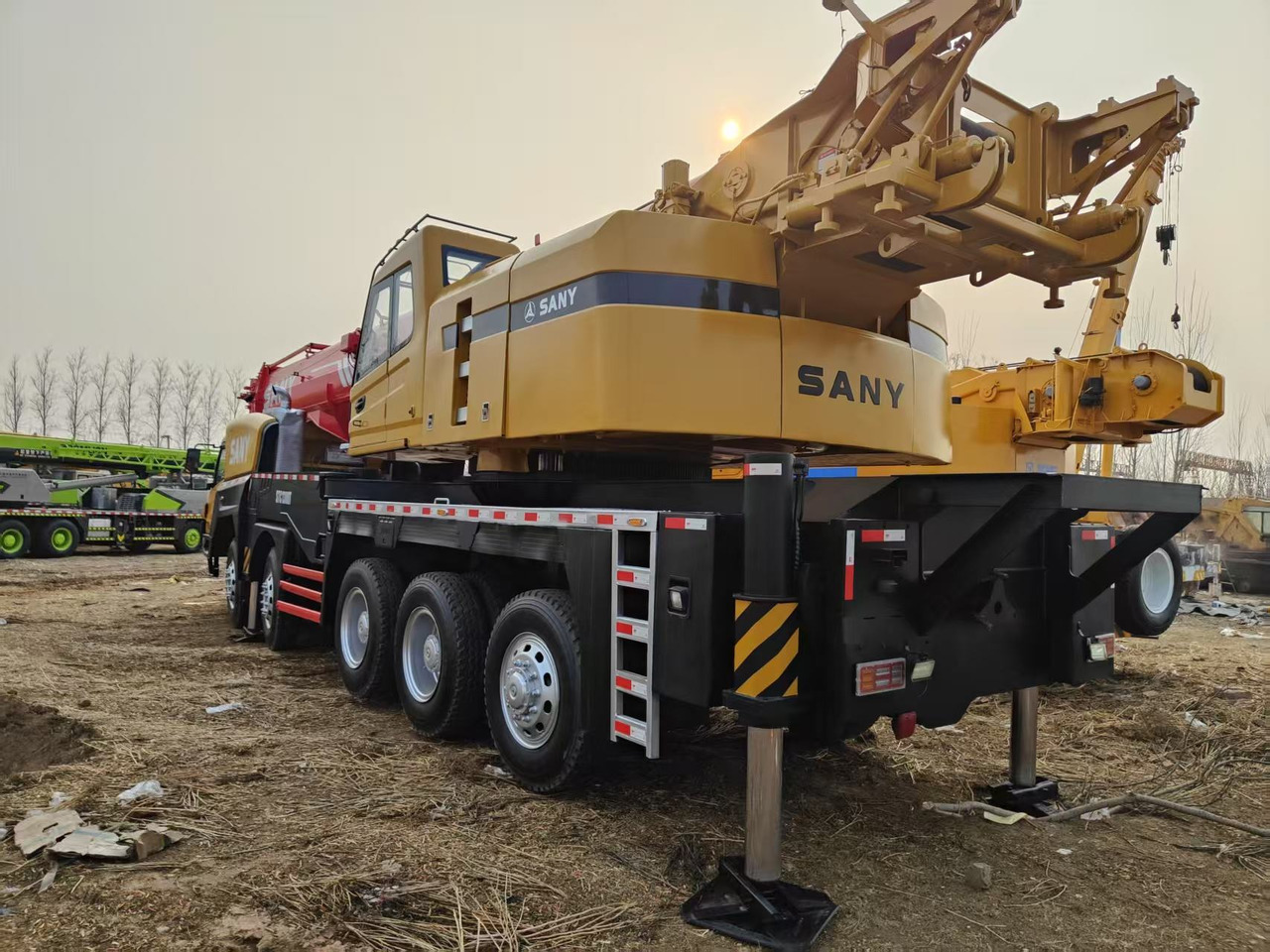 SANY STC1000 100Ton truck crane - Mobiele kraan: afbeelding 4 SANY STC1000 100Ton truck crane - Mobiele kraan: afbeelding 4
