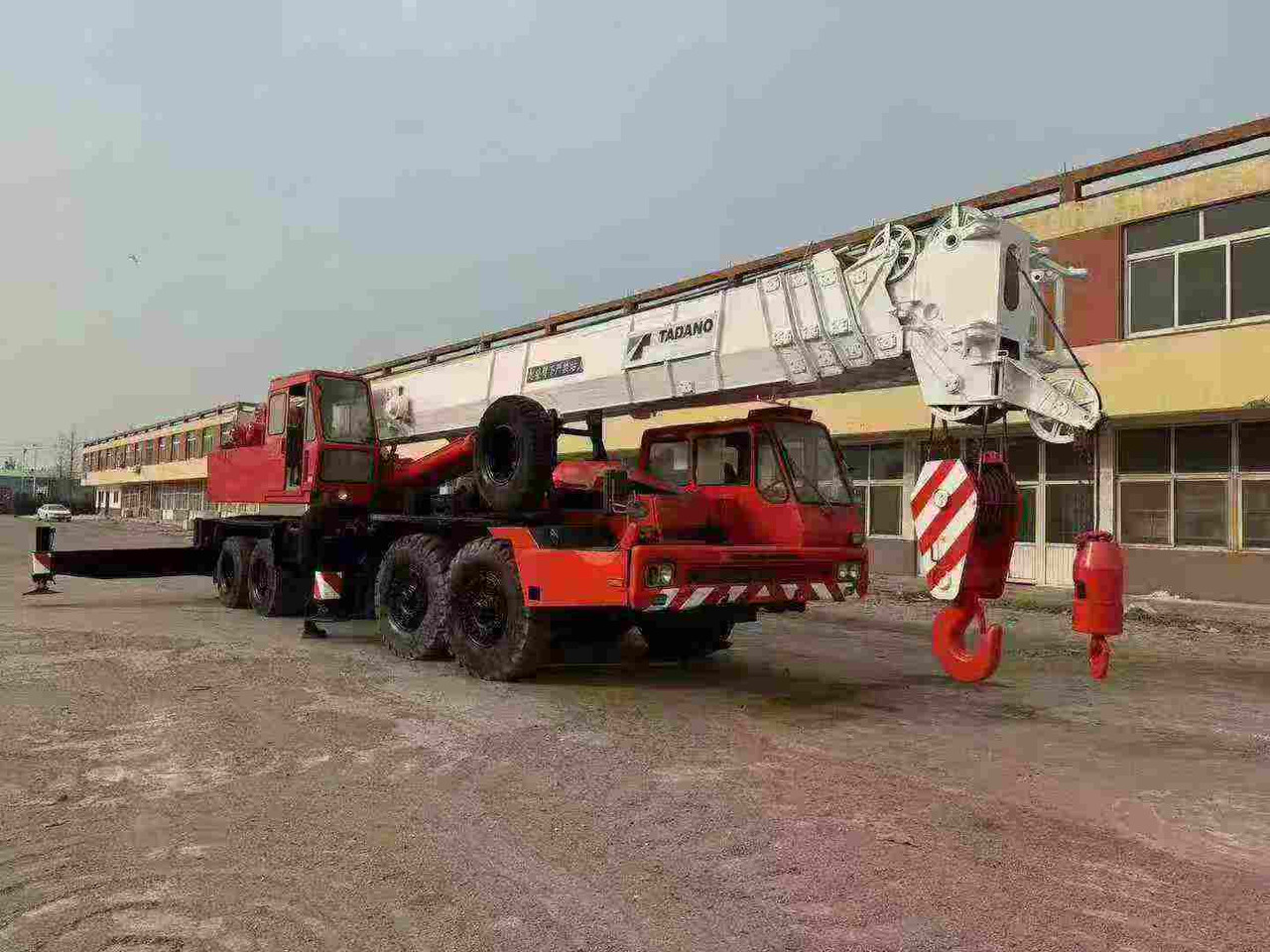 TADANO TG700E TG500E TL300E TL250E TG1000E 25ton 30ton 50ton 70ton 100ton - Mobiele kraan: afbeelding 1 TADANO TG700E TG500E TL300E TL250E TG1000E 25ton 30ton 50ton 70ton 100ton - Mobiele kraan: afbeelding 1