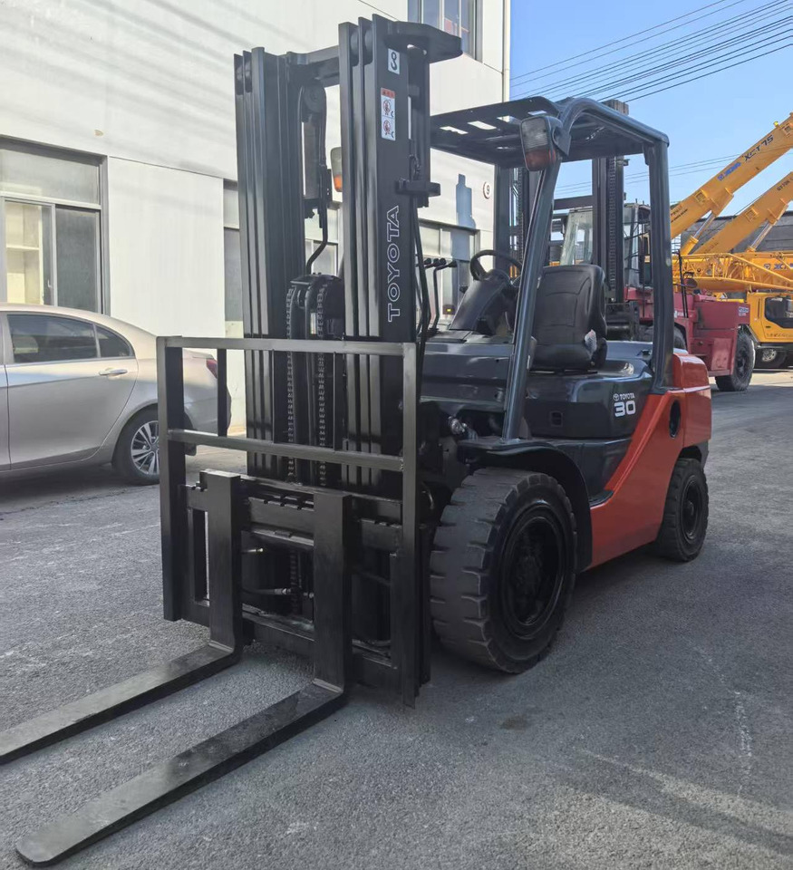 TOYOTA 8FD30 7FD30 FD50 FD100 Japan original 2.5ton 3Ton 3.5ton 5ton 7T 10t Used Diesel Forklift - Diesel heftruck: afbeelding 3 TOYOTA 8FD30 7FD30 FD50 FD100 Japan original 2.5ton 3Ton 3.5ton 5ton 7T 10t Used Diesel Forklift - Diesel heftruck: afbeelding 3
