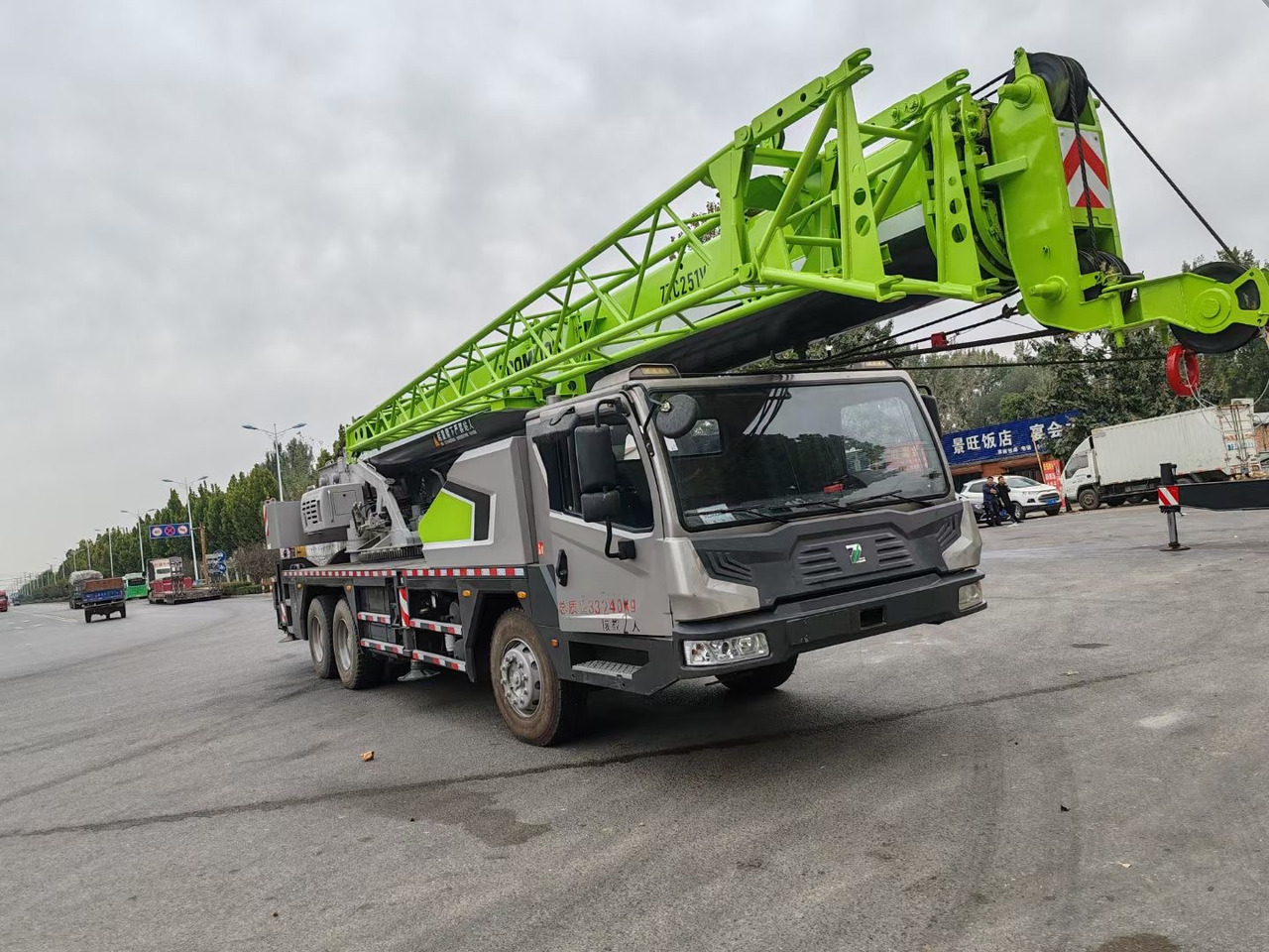 ZOOMLION ZTC251V 25 TON TRUCK CRANE - Mobiele kraan: afbeelding 2 ZOOMLION ZTC251V 25 TON TRUCK CRANE - Mobiele kraan: afbeelding 2