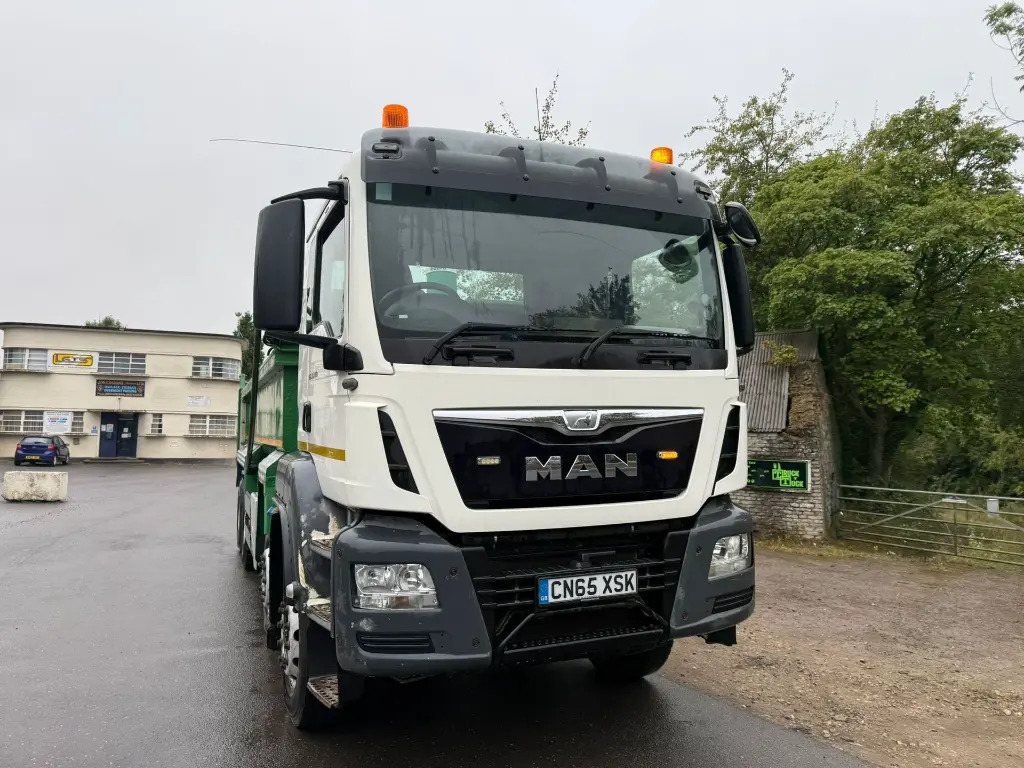 MAN TGS 35.400 8x4 Tipper (XSK) - Kipper vrachtwagen: afbeelding 2 MAN TGS 35.400 8x4 Tipper (XSK) - Kipper vrachtwagen: afbeelding 2