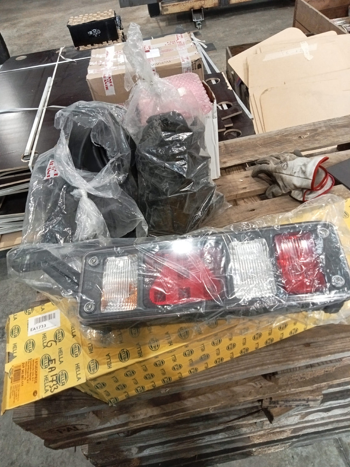 Trouillet FEU MODULAR HYBRID DROIT + GAUCHE - Achterlicht: afbeelding 1 Trouillet FEU MODULAR HYBRID DROIT + GAUCHE - Achterlicht: afbeelding 1