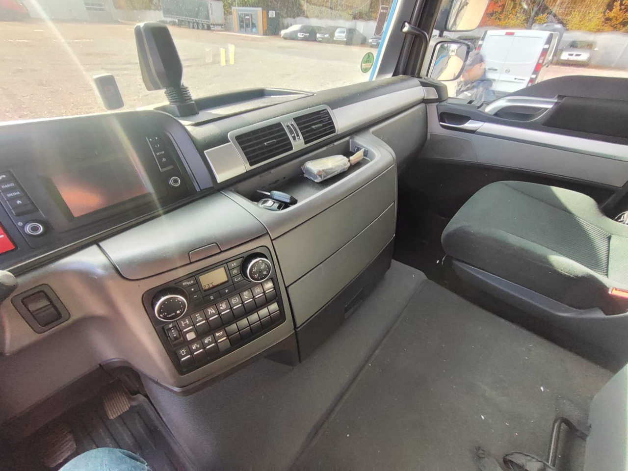 Autovrachtwagen vrachtwagen voor het vervoer van zwaar materieel MAN TGL: afbeelding 26 Autovrachtwagen vrachtwagen voor het vervoer van zwaar materieel MAN TGL: afbeelding 26