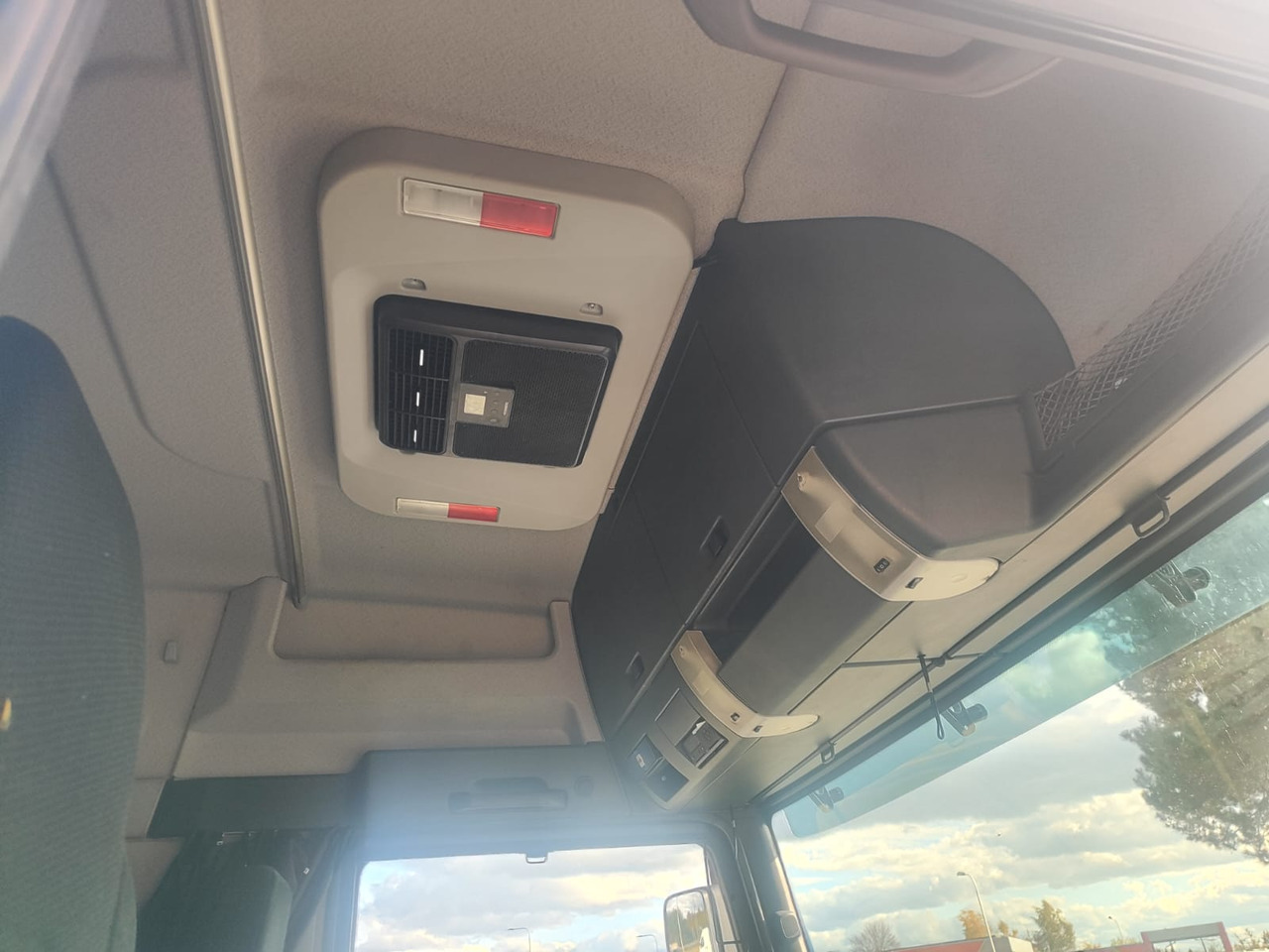 Autovrachtwagen vrachtwagen voor het vervoer van zwaar materieel MAN TGL: afbeelding 32 Autovrachtwagen vrachtwagen voor het vervoer van zwaar materieel MAN TGL: afbeelding 32