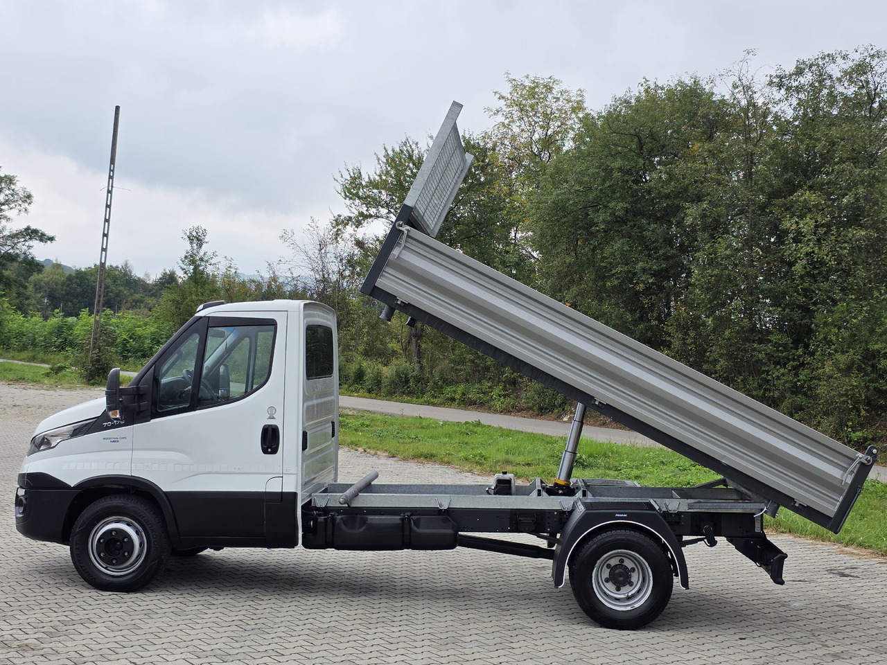 IVECO Daily 70c-17 Wywrotka 3.80 M ! Kiper 3-Stronny ! Klima ! 3.0 HPI * 170 Hp ! Super Stan ! Z Włoch ! - Kipper bestelwagen: afbeelding 4 IVECO Daily 70c-17 Wywrotka 3.80 M ! Kiper 3-Stronny ! Klima ! 3.0 HPI * 170 Hp ! Super Stan ! Z Włoch ! - Kipper bestelwagen: afbeelding 4