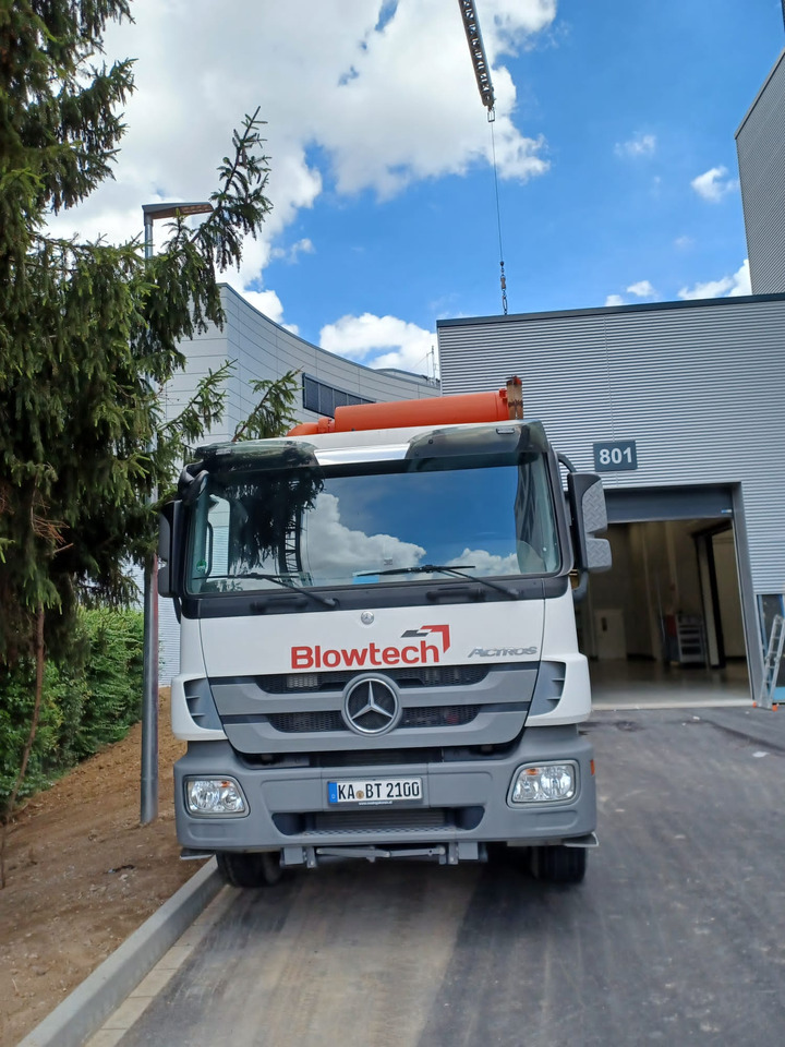 MERCEDES-BENZ Naaktgeboren Vacu-Press 8000 High-Lift V2A less km+hours! - Vacuümwagen: afbeelding 5 MERCEDES-BENZ Naaktgeboren Vacu-Press 8000 High-Lift V2A less km+hours! - Vacuümwagen: afbeelding 5