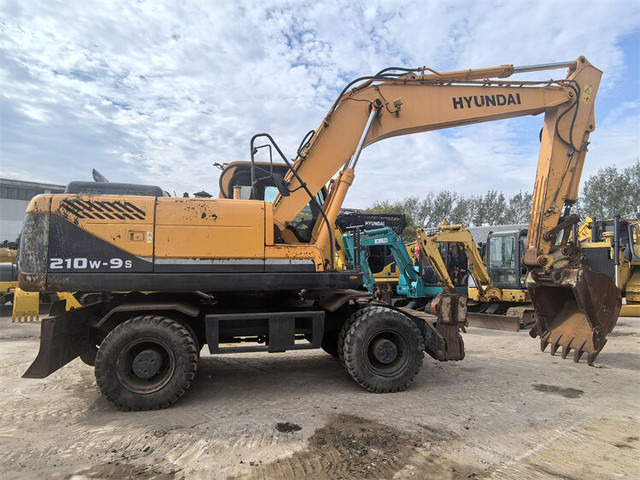 Hyundai R210W-9S - Mobiele graafmachine: afbeelding 1 Hyundai R210W-9S - Mobiele graafmachine: afbeelding 1