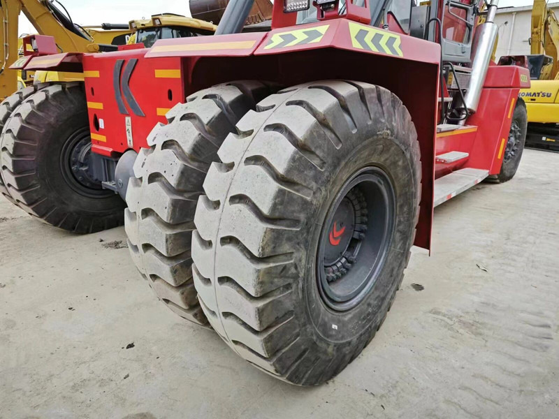 Kalmar DRF450 - Reach stacker: afbeelding 4 Kalmar DRF450 - Reach stacker: afbeelding 4