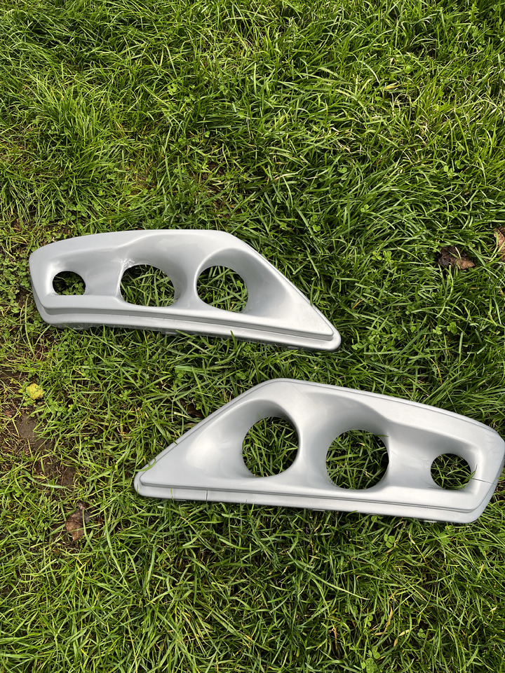 Mercedes-Benz Osłona lamp przód Mercedes Intouro do autobusu Mercedes Intouro - Carrosserie en exterieur voor Bus: afbeelding 1 Mercedes-Benz Osłona lamp przód Mercedes Intouro do autobusu Mercedes Intouro - Carrosserie en exterieur voor Bus: afbeelding 1