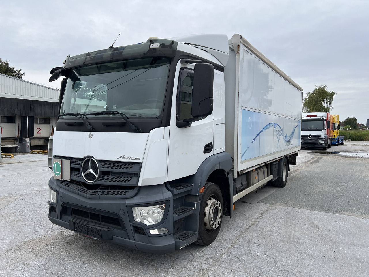 MERCEDES-BENZ ANTOS 18.30 L automatische Seitenladung | LBW | Klima | Tempomat - Drankenwagen vrachtwagen: afbeelding 1 MERCEDES-BENZ ANTOS 18.30 L automatische Seitenladung | LBW | Klima | Tempomat - Drankenwagen vrachtwagen: afbeelding 1