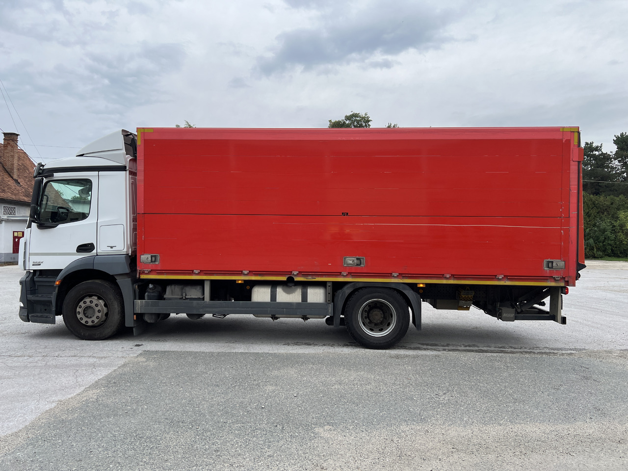 MERCEDES-BENZ ANTOS  1832 Getränkw.  LBW | Klima |  EURO 6 - Drankenwagen vrachtwagen: afbeelding 3 MERCEDES-BENZ ANTOS  1832 Getränkw.  LBW | Klima |  EURO 6 - Drankenwagen vrachtwagen: afbeelding 3