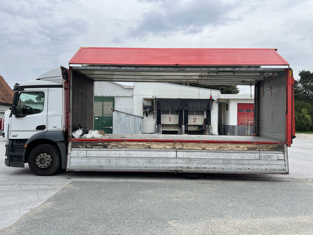 MERCEDES-BENZ ANTOS  1832 Getränkw.  LBW | Klima |  EURO 6 - Drankenwagen vrachtwagen: afbeelding 4 MERCEDES-BENZ ANTOS  1832 Getränkw.  LBW | Klima |  EURO 6 - Drankenwagen vrachtwagen: afbeelding 4