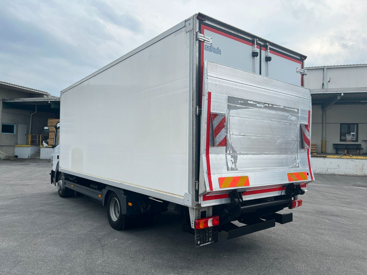 Mercedes-Benz Atego 8.21 Kühlkoffer LBW | Klima | Tempo | Dif - Koelwagen vrachtwagen: afbeelding 4 Mercedes-Benz Atego 8.21 Kühlkoffer LBW | Klima | Tempo | Dif - Koelwagen vrachtwagen: afbeelding 4