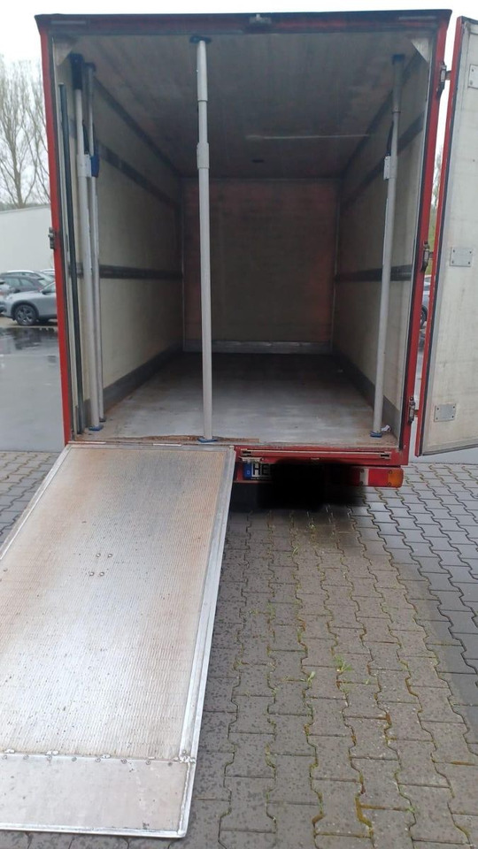 Volkswagen T5 2.0tdi mit Rampe 3ACHSER Tandemachse - Bestelwagen gesloten laadbak: afbeelding 5 Volkswagen T5 2.0tdi mit Rampe 3ACHSER Tandemachse - Bestelwagen gesloten laadbak: afbeelding 5