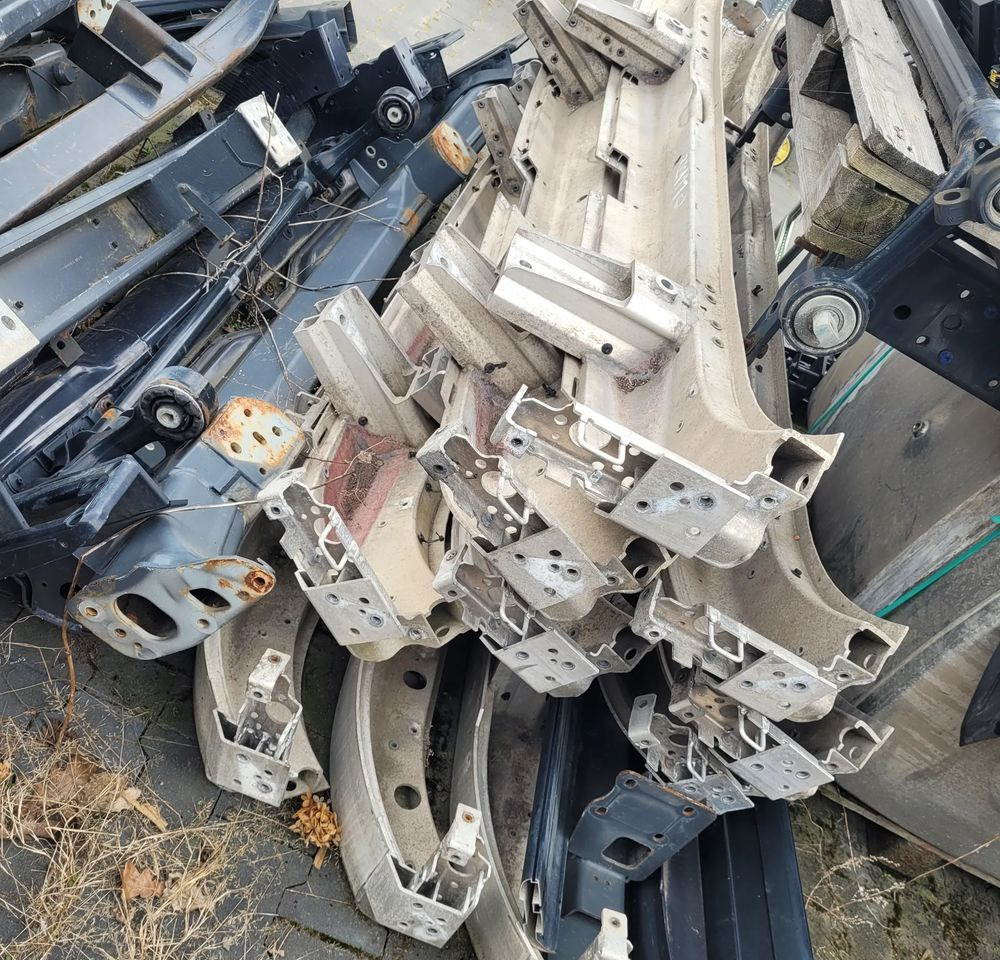 BELKA ZDERZAKA VOLVO FH4 FH5 ORYGINAŁ 84210166 CHWALIM116 - Bumper voor Vrachtwagen: afbeelding 2 BELKA ZDERZAKA VOLVO FH4 FH5 ORYGINAŁ 84210166 CHWALIM116 - Bumper voor Vrachtwagen: afbeelding 2