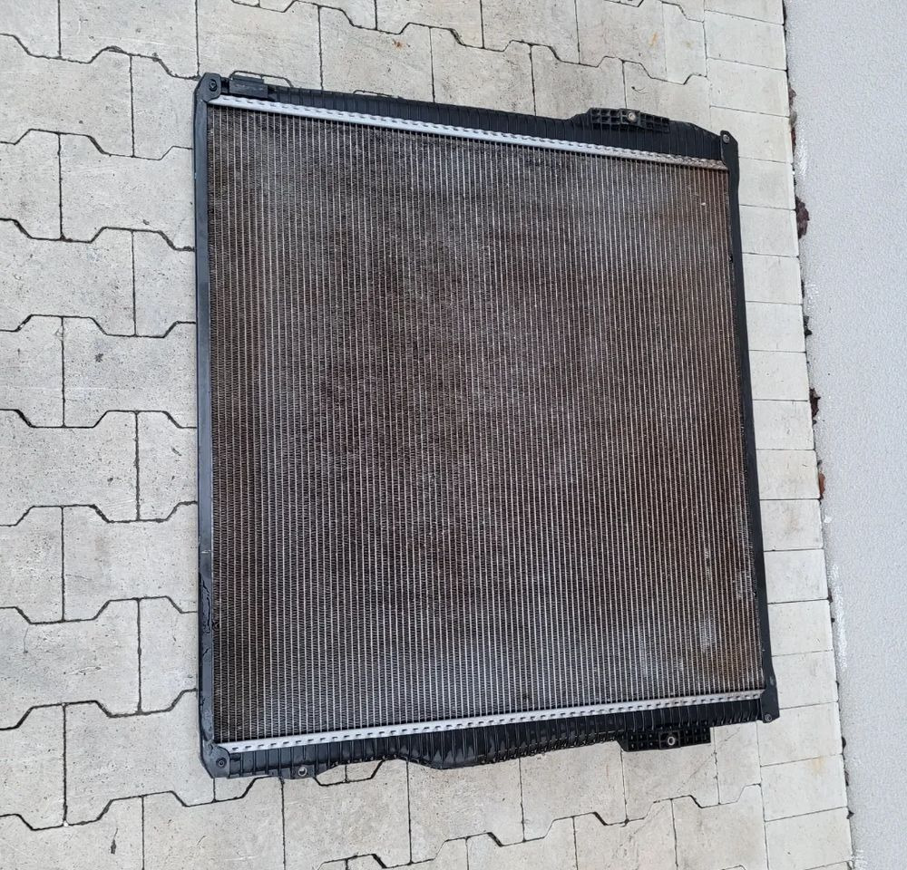 CHŁODNICA WODY SCANIA R 1855518 ORYGINAŁ SZCZELNE - Radiateur voor Vrachtwagen: afbeelding 2 CHŁODNICA WODY SCANIA R 1855518 ORYGINAŁ SZCZELNE - Radiateur voor Vrachtwagen: afbeelding 2