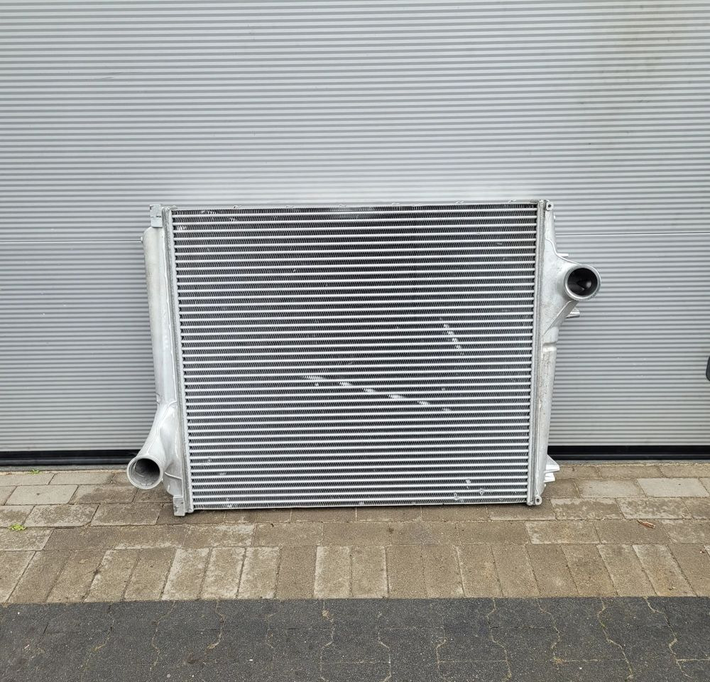 INTERCOOLER VOLVO FH4 FH5 21631996 SZCZELNY 2024 R - Intercooler voor Vrachtwagen: afbeelding 1 INTERCOOLER VOLVO FH4 FH5 21631996 SZCZELNY 2024 R - Intercooler voor Vrachtwagen: afbeelding 1